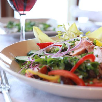 Un délice du restaurant de l'hôtel Sacacomie, la salade de truite fumée de St-Alexis-des-monts.