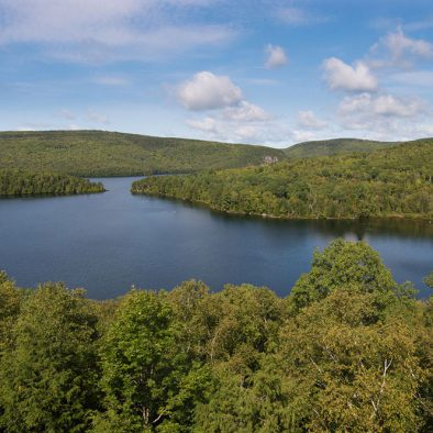 Vue du la Sacacomie de la terrasse de la salle Mastigouche, la plus grande salle de congrès de l'hôtel Sacacomie.