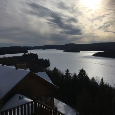 Lac Sacacomie en hiver. Vue de l'hôtel Sacacomie. Photo prise par Luxe Magazine