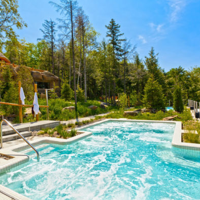 Bains à remous extérieurs du GEOS SPA de l'Hôtel Sacacomie été